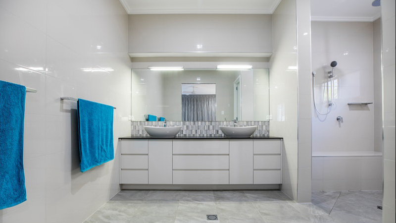 Modern washroom design by GTAPL