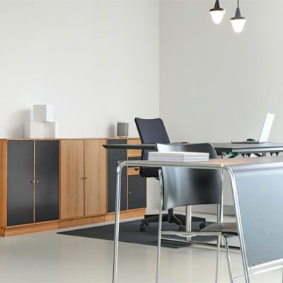 interior-designer-office-table Office interior design